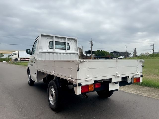 新車原廠保固中~4年12萬公里  全新車~自排框式木床車型  妥善率~運輸載貨~商車第一首選  第4張相片