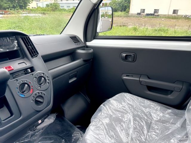 新車原廠保固中~4年12萬公里  全新車~自排框式木床車型  妥善率~運輸載貨~商車第一首選  第12張相片