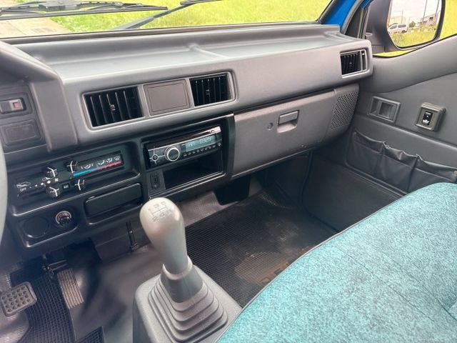 稀少寬木床車型+全車車底板  超低里程~年均里程8888公里  有力耐操好操控~載貨空間大  初創老闆or企業增購首選  第9張相片