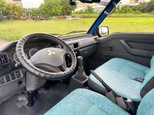 市場唯一熱賣兩噸半貨車  框式木床車型~內外車況佳  有力耐操好操控~載貨空間大  初創老闆or企業增購~商用車首選  第11張相片