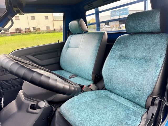 市場唯一熱賣兩噸半貨車  框式木床車型~內外車況佳  有力耐操好操控~載貨空間大  初創老闆or企業增購~商用車首選  第12張相片