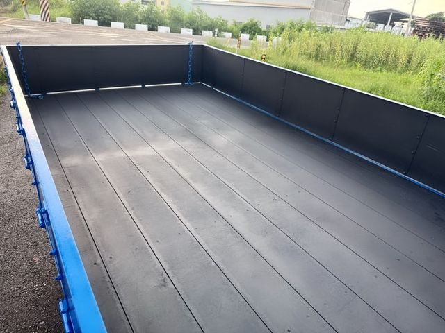 市場唯一熱賣兩噸半貨車  框式木床車型~內外車況佳  有力耐操好操控~載貨空間大  初創老闆or企業增購~商用車首選  第16張相片