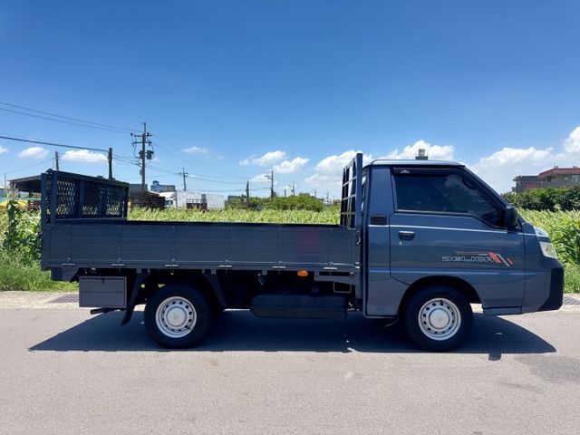 市場唯一兩噸半貨車~一手車~原廠保養~工作賺錢好幫手  搭載升降尾門~網狀減重省油首選『自排』好上手~老闆/員工輕鬆駕馭  第5張相片