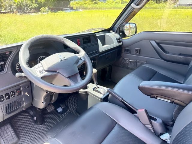 市場唯一兩噸半貨車~一手車~原廠保養~工作賺錢好幫手  搭載升降尾門~網狀減重省油首選『自排』好上手~老闆/員工輕鬆駕馭  第10張相片