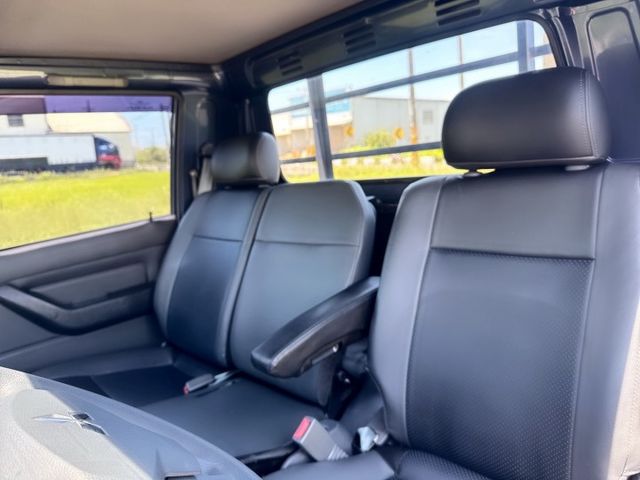 市場唯一兩噸半貨車~一手車~原廠保養~工作賺錢好幫手  搭載升降尾門~網狀減重省油首選『自排』好上手~老闆/員工輕鬆駕馭  第11張相片