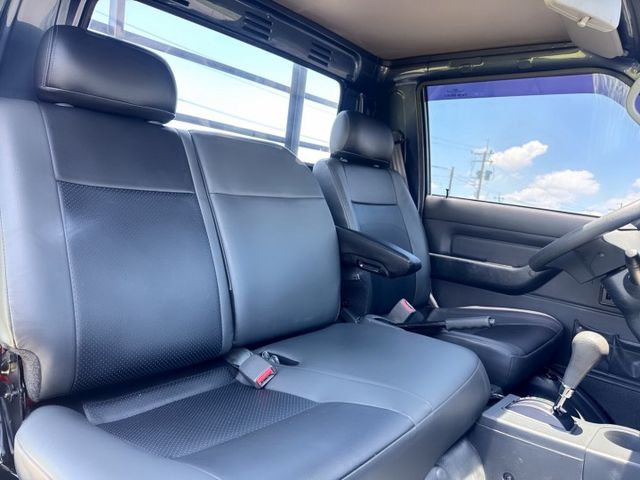 市場唯一兩噸半貨車~一手車~原廠保養~工作賺錢好幫手  搭載升降尾門~網狀減重省油首選『自排』好上手~老闆/員工輕鬆駕馭  第13張相片