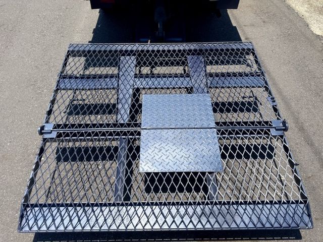 市場唯一兩噸半貨車~一手車~原廠保養~工作賺錢好幫手  搭載升降尾門~網狀減重省油首選『自排』好上手~老闆/員工輕鬆駕馭  第14張相片
