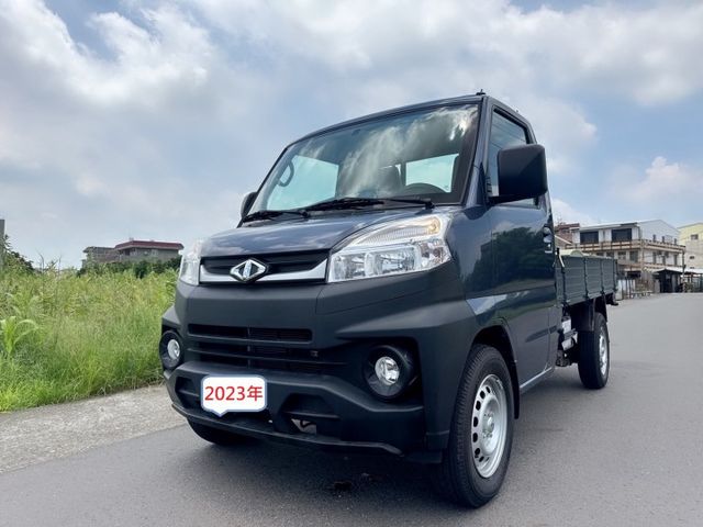 近乎完美新車等級 ~ 原廠新車保固中~原廠保養~ 輪圈加大~車斗加長~載重增加  商用運輸or創業老闆~商車第一首選  第1張相片