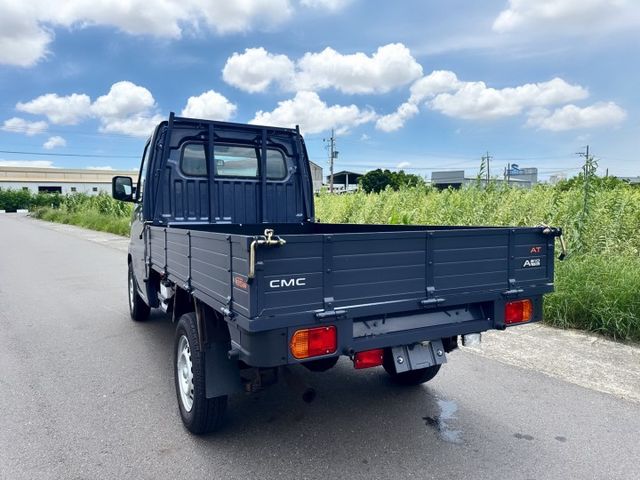 近乎完美新車等級 ~ 原廠新車保固中~原廠保養~ 輪圈加大~車斗加長~載重增加  商用運輸or創業老闆~商車第一首選  第3張相片
