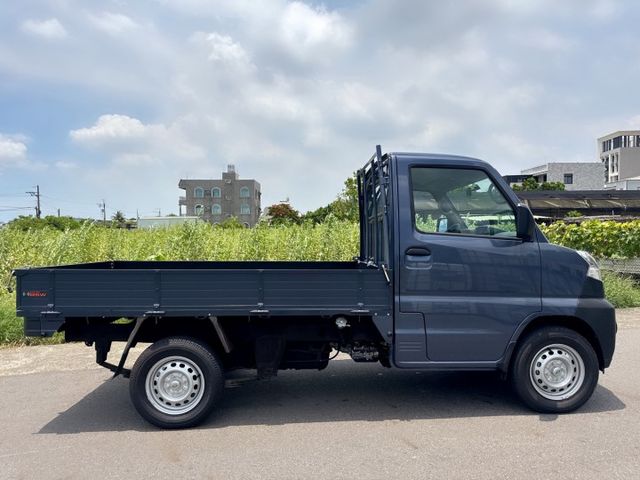 近乎完美新車等級 ~ 原廠新車保固中~原廠保養~ 輪圈加大~車斗加長~載重增加  商用運輸or創業老闆~商車第一首選  第6張相片