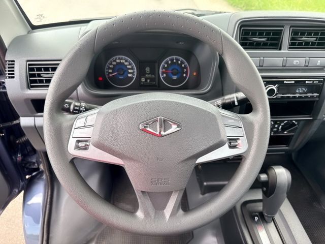 近乎完美新車等級 ~ 原廠新車保固中~原廠保養~ 輪圈加大~車斗加長~載重增加  商用運輸or創業老闆~商車第一首選  第10張相片