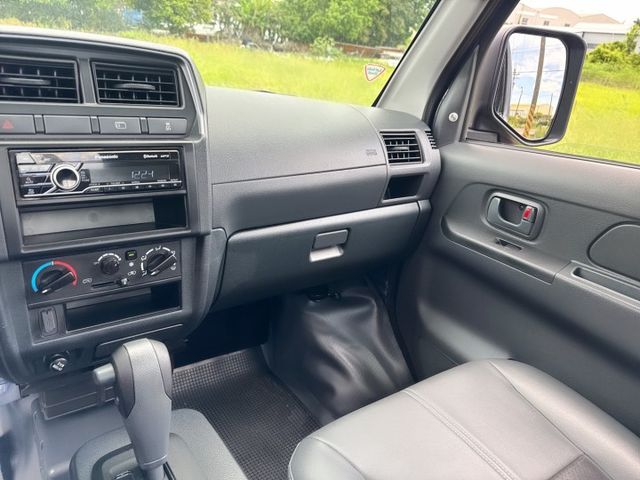 近乎完美新車等級 ~ 原廠新車保固中~原廠保養~ 輪圈加大~車斗加長~載重增加  商用運輸or創業老闆~商車第一首選  第11張相片