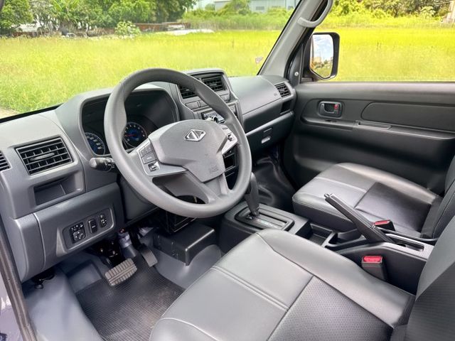 近乎完美新車等級 ~ 原廠新車保固中~原廠保養~ 輪圈加大~車斗加長~載重增加  商用運輸or創業老闆~商車第一首選  第13張相片