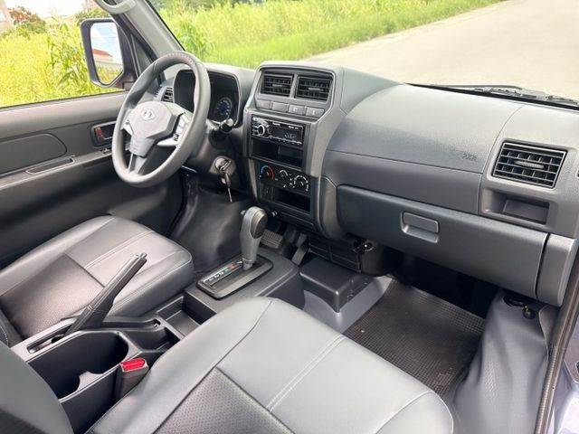 近乎完美新車等級 ~ 原廠新車保固中~原廠保養~ 輪圈加大~車斗加長~載重增加  商用運輸or創業老闆~商車第一首選  第15張相片