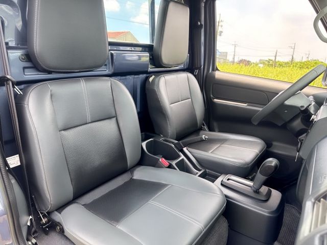 近乎完美新車等級 ~ 原廠新車保固中~原廠保養~ 輪圈加大~車斗加長~載重增加  商用運輸or創業老闆~商車第一首選  第16張相片