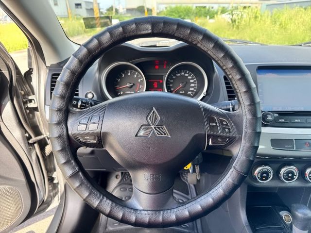 三菱傳說車款~不敗神話車型~經典型 小改款~里程保證~超大空間 零頭款開回家~內外車況佳 上下班or出遊~優質代步車首選  第8張相片