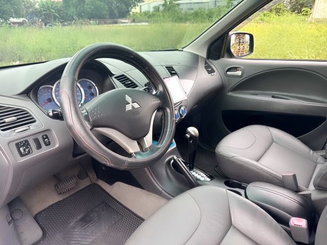 旗艦型『商旅大贏家❖跨界多功能休旅』里程保證~超大空間~影音一次俱全~旅行露營+商務用途兼具的第一商旅  第10張相片