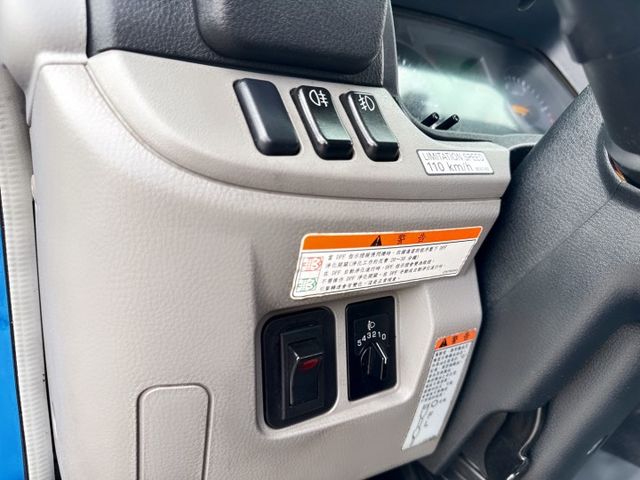 14尺 貨車 載重正5噸+框式木床車型 超低里程+4尺尖形升降尾門 四錄環景鏡頭~全車包覆花板 工作賺錢好幫手  第8張相片