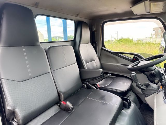 14尺 貨車 載重正5噸+框式木床車型 超低里程+4尺尖形升降尾門 四錄環景鏡頭~全車包覆花板 工作賺錢好幫手  第15張相片