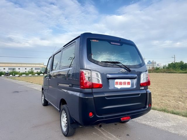 一手車~五速手排+五人座客貨車  原廠保養+原版件~盲點偵測系統  省油省稅大馬力商務用途第一首選  第4張相片