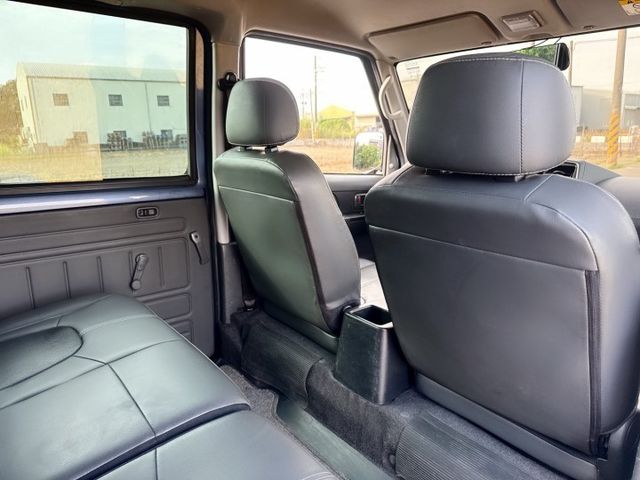 一手車~五速手排+五人座客貨車  原廠保養+原版件~盲點偵測系統  省油省稅大馬力商務用途第一首選  第17張相片