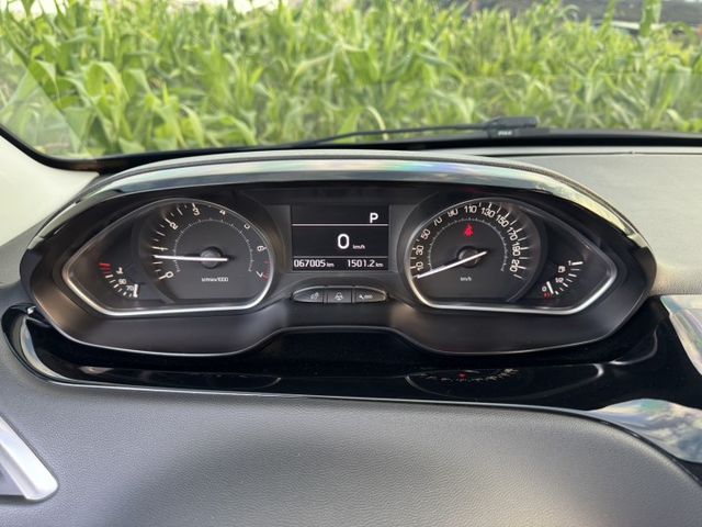 超低里程~年均里程5600公里  獅王姿態外觀+城市小車的靈巧  安全+節能+動感五門款掀背小車  第7張相片