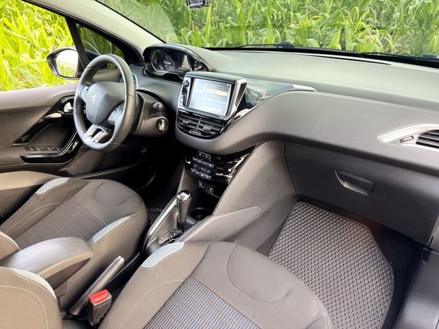 超低里程~年均里程5600公里  獅王姿態外觀+城市小車的靈巧  安全+節能+動感五門款掀背小車  第15張相片