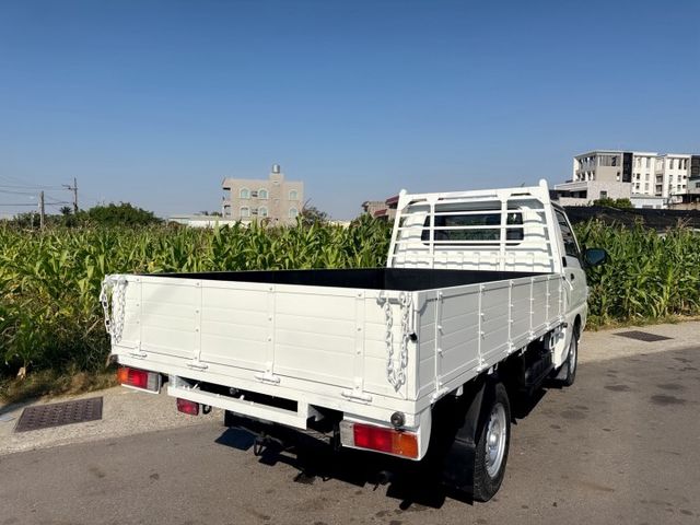 豪華版  低里程~全車原版件~一手車  框式木床+內外如新+車況佳 二噸半商車首選  第5張相片