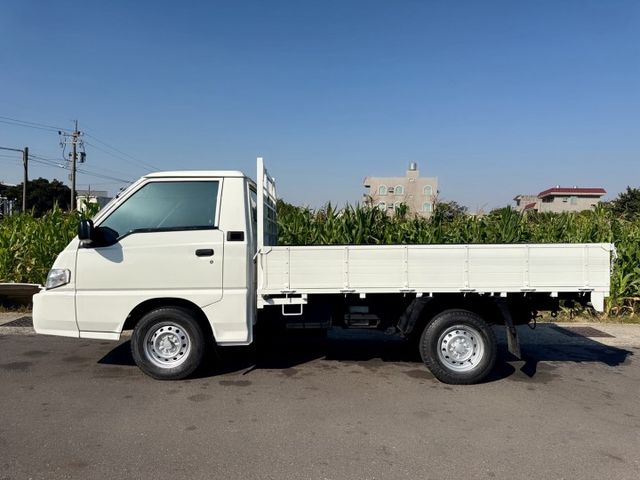 豪華版  低里程~全車原版件~一手車  框式木床+內外如新+車況佳 二噸半商車首選  第6張相片