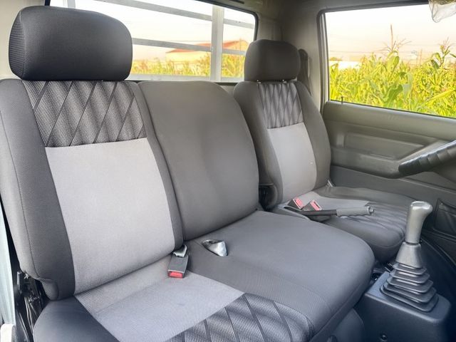 豪華版  低里程~全車原版件~一手車  框式木床+內外如新+車況佳 二噸半商車首選  第15張相片