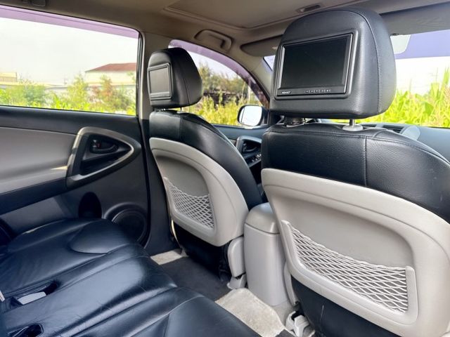 G版  日系原裝進口休旅車~妥善率高  全車原版件 強勁動力~豪華內裝~後廂空間大  經典車款~工作or家庭用車RV首選  第18張相片