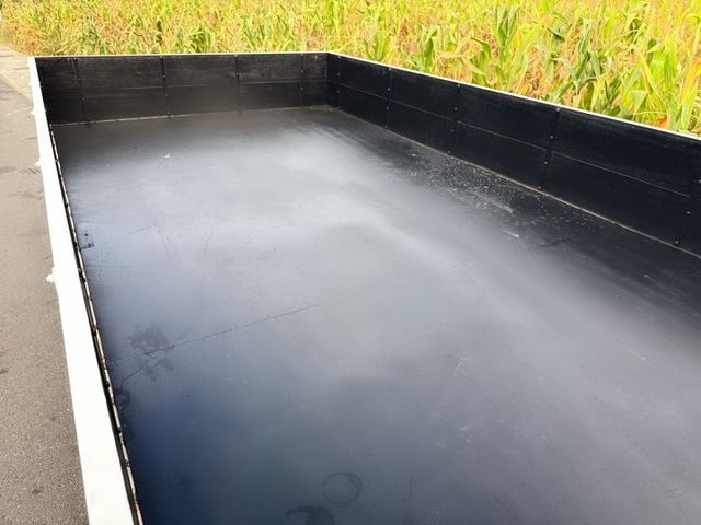 11.5尺 貨車   超大馬力~扭力極強~妥善率高  總重升級5噸~免加尿素~低里程  高車頂車型~車室空間大~車況佳  第18張相片