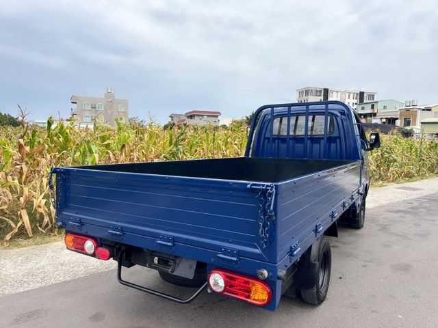 載物大空間 貨台長10.3尺車型  自排車型~總重3.25公噸 車況佳  柴油高扭力 商務運輸載貨首選  第4張相片