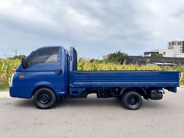 載物大空間 貨台長10.3尺車型  自排車型~總重3.25公噸 車況佳  柴油高扭力 商務運輸載貨首選  第5張相片