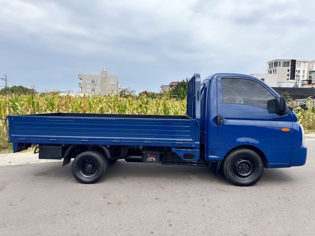 載物大空間 貨台長10.3尺車型  自排車型~總重3.25公噸 車況佳  柴油高扭力 商務運輸載貨首選  第6張相片