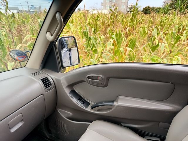 載物大空間 貨台長10.3尺車型  自排車型~總重3.25公噸 車況佳  柴油高扭力 商務運輸載貨首選  第10張相片