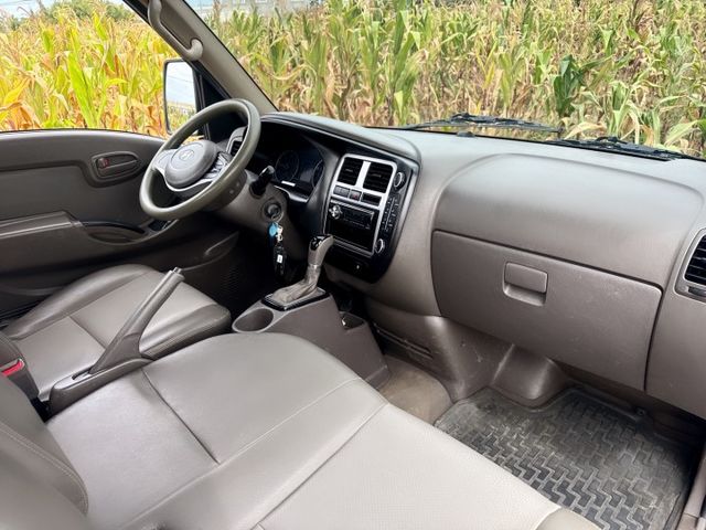 載物大空間 貨台長10.3尺車型  自排車型~總重3.25公噸 車況佳  柴油高扭力 商務運輸載貨首選  第13張相片