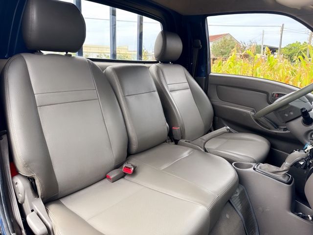 載物大空間 貨台長10.3尺車型  自排車型~總重3.25公噸 車況佳  柴油高扭力 商務運輸載貨首選  第14張相片