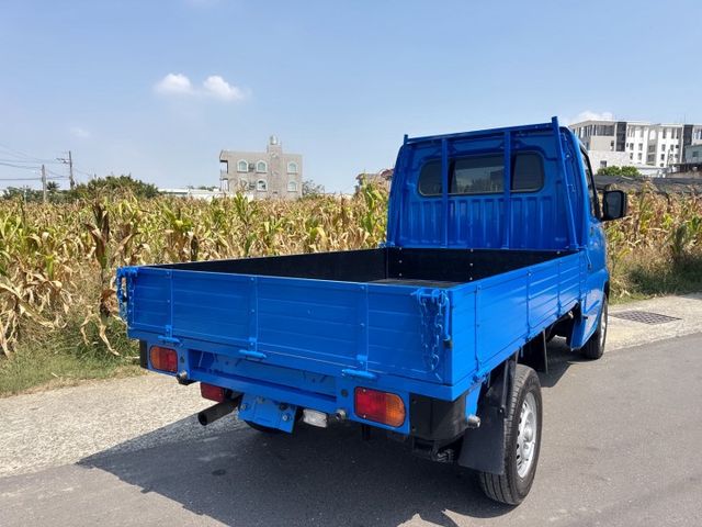 頂級版~雙安全氣囊+盲區偵測  電動收折後視鏡+原廠定期保養  一手車~框式木床~,商用車首選  第5張相片