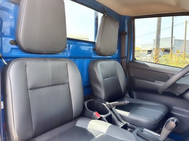 頂級版~雙安全氣囊+盲區偵測  電動收折後視鏡+原廠定期保養  一手車~框式木床~,商用車首選  第16張相片