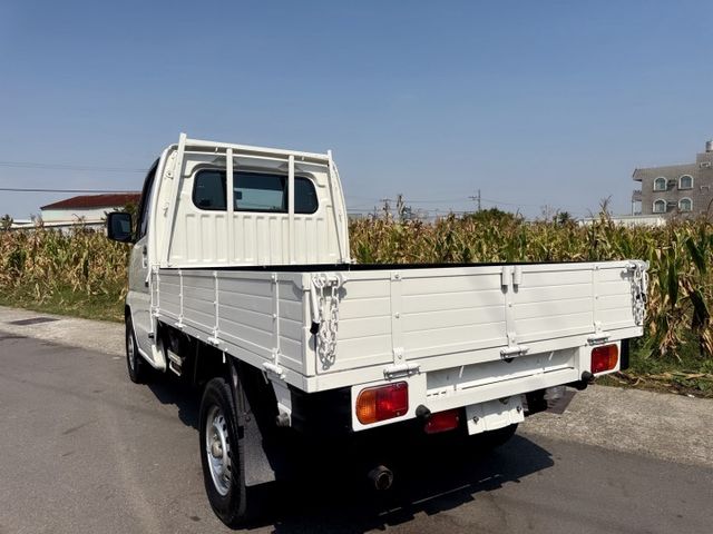 自排車款 輕鬆賺錢好駕馭 1.5L 新引擎-2WD~里程保證  一手車~框式木床~載貨空間大,省油省稅,輕商首選  第4張相片