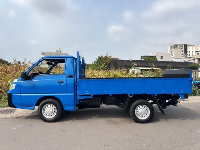 新式車款~一手車~里程保證  框式木床+升降尾門+車底花板  動力充足+載貨空間大+車況佳  第6張相片