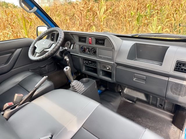 新式車款~一手車~里程保證  框式木床+升降尾門+車底花板  動力充足+載貨空間大+車況佳  第14張相片