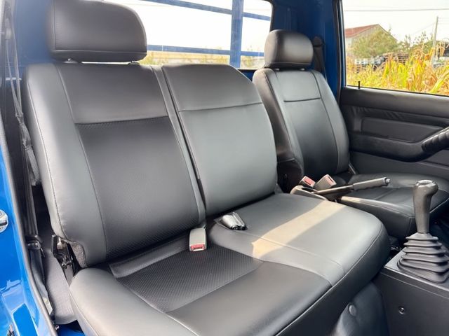 新式車款~一手車~里程保證  框式木床+升降尾門+車底花板  動力充足+載貨空間大+車況佳  第15張相片