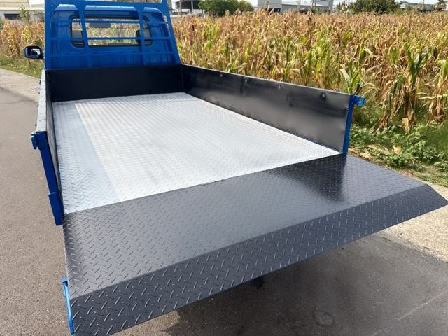 新式車款~一手車~里程保證  框式木床+升降尾門+車底花板  動力充足+載貨空間大+車況佳  第17張相片
