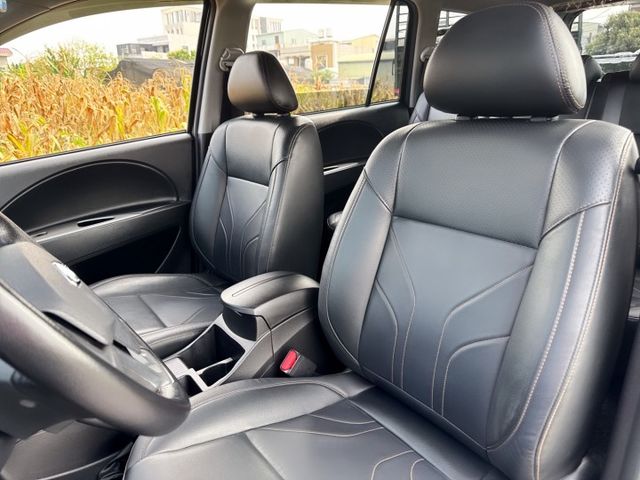 精緻型  一手車~大、寬、平的車室空間  搭載獨創SCC安全智慧防護系統『商旅大贏家❖跨界多功能休旅』  第12張相片