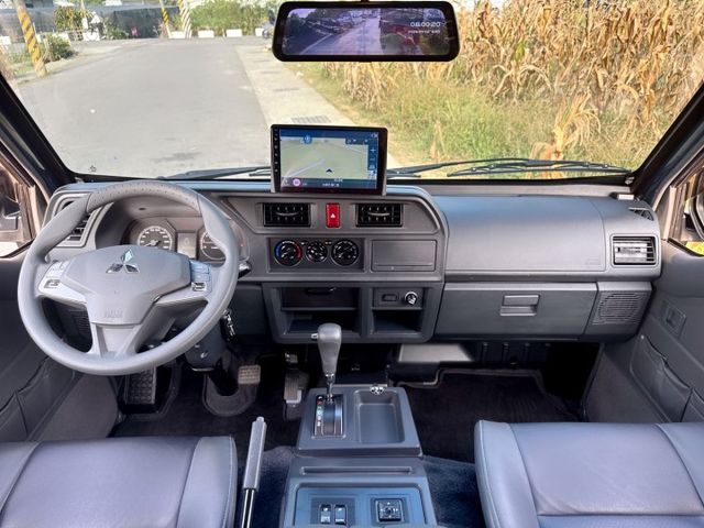 原廠保養+一手車+新車保固中 安卓機+環景系統+電子後視鏡『舒適八人座❖自排輕鬆好駕馭』  第6張相片