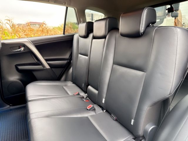 豪華版  日系原裝進口休旅車~妥善率高  原廠保養+360度環景+頂級配備  內外車況極佳~商務or家用車首選  第15張相片