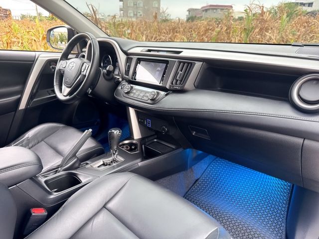 豪華版  日系原裝進口休旅車~妥善率高  原廠保養+360度環景+頂級配備  內外車況極佳~商務or家用車首選  第16張相片