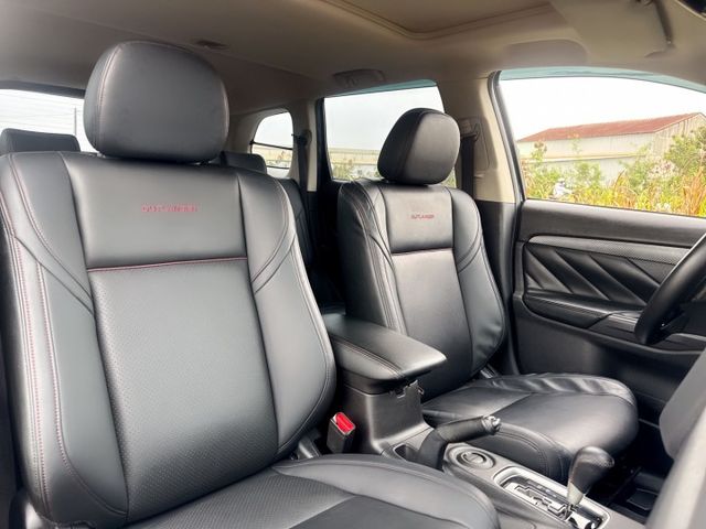 尊貴型  超低里程~年平均里程約9700公里  里程保證~一手車~原廠影音升級  同級車CP值最高SUV運動休旅車  第17張相片